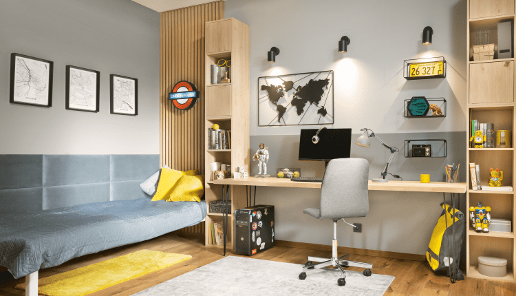 Jak wybrać lampkę biurkową?