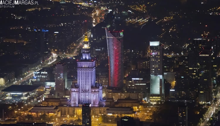 Warszawa widziana nocą z lotu ptaka