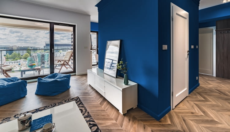 Niebieski kolor w aranżacji mieszkania