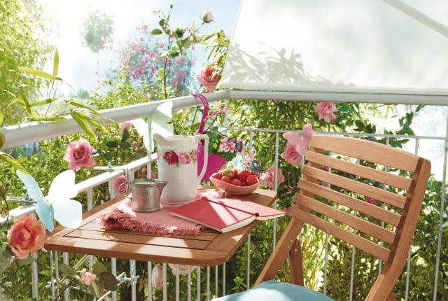 Składany stolik balkonowy do powieszenia na balustradzie