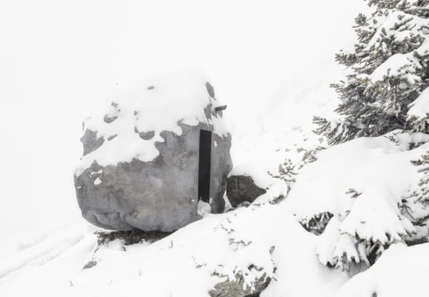 dom w kamieniu, ciekawy dom, nowoczesny dom, wnęrza, oryginalny dom