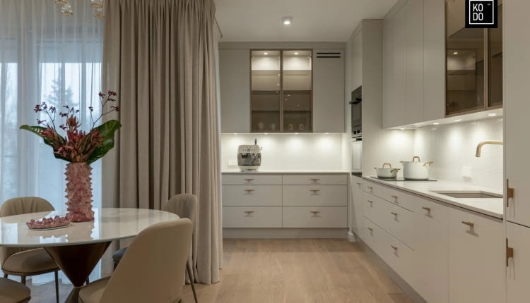 Światło, przestrzeń, elegancja – nowoczesna aranżacja mieszkania w Warszawie