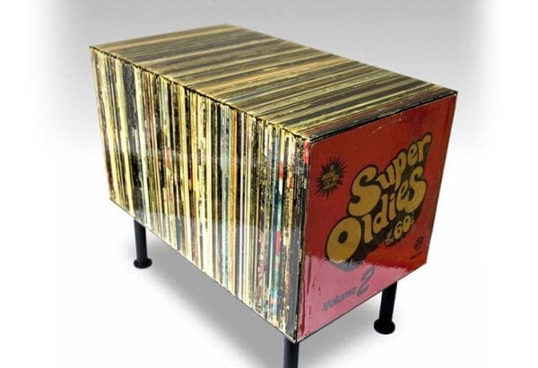 Retro szafka z opakowań płyt