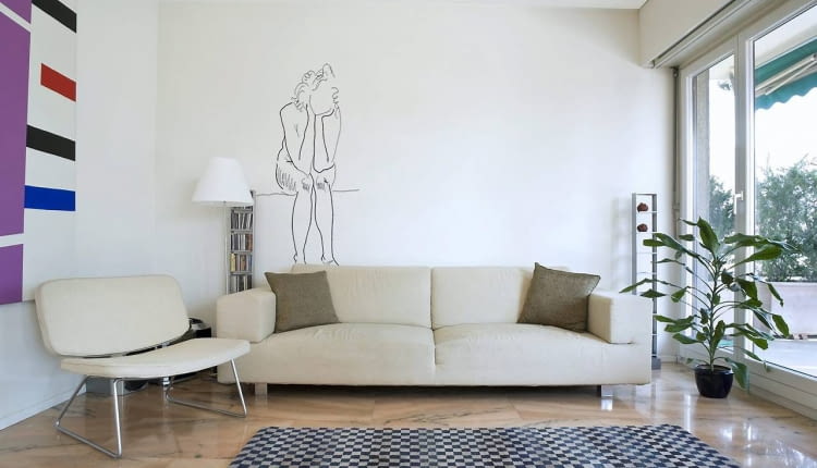 SLOWA KLUCZOWE: interno casa divano poltrona sedia nessuno arredamento mobili arredata apartamento abitazione tappeto arredo arredato pianta finestra lampada moderno design architettura moderna spazio detaglio cuscini sofa sala salotto