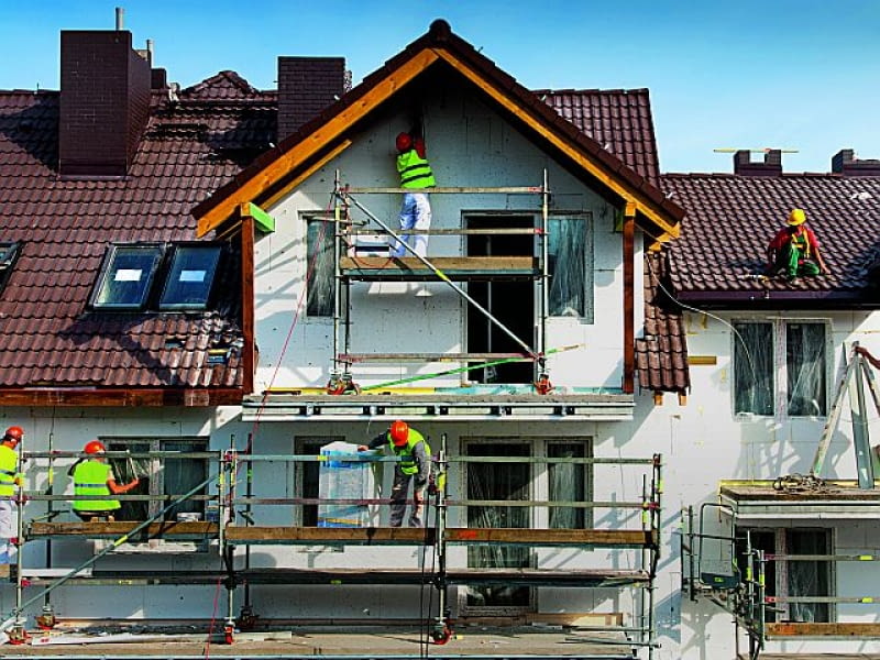 Koszt wykończenia domu zbudowanego w stanie surowym zamkniętym zależy w dużej mierze od jego wielkości i planowanego standardu wykończenia remont domu