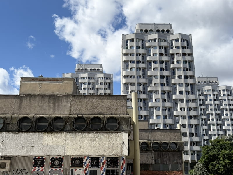 Sedesowce we Wrocławiu, czyli zespół mieszkano-usługowy przy placu Grunwaldzkim we Wrocławiu, proj. Jadwiga Grabowska-Hawrylak, lata 60. XX wieku