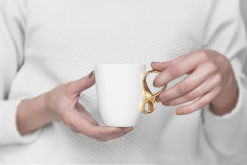 Fot. producent Filiżanka Mobius z cienkiej porcelany z fantazyjnie zawiniętym uchem, proj. Natalia Gruszecka, 65 zł, Endesign/polishdesignnow.com