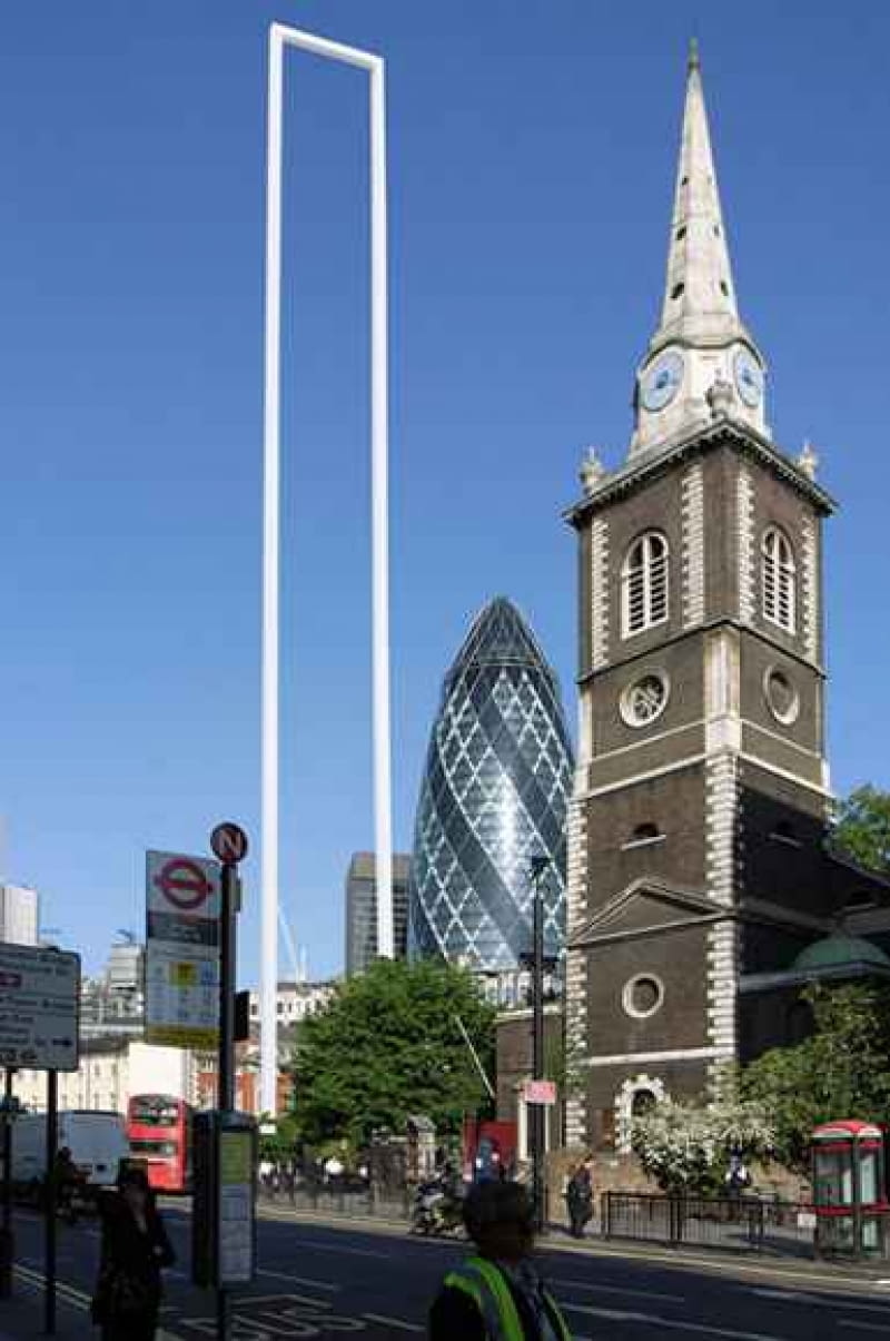 London Gate - tymczasowa wieża, która stanie we wschodniej części City w Londynie z okazji Igrzysk Olimpijskich 2012 roku. Pusta i naga konstrukcja wywołuje pytanie o sens budowy tego monumentu. Projekt: Fernando Donis. londyn, ciekawostki, wieża, pomnik, olimpiada