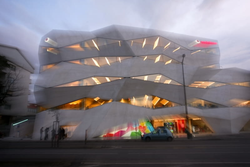 Nowy biurowiec Vodafone w Porto. Autorem projektu jest pracownia Barbosa Guimaraes Arquitectos. biurowce, portugalia, beton, barbosa guimaraes arquitectos, biurowiec, porto, vodafone