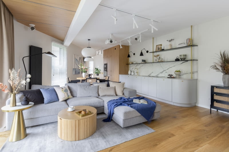 Oświetlenie – jego rodzaj, rozmieszczenie oraz barwa światła – w dużej mierze decyduje o nastroju wnętrza.