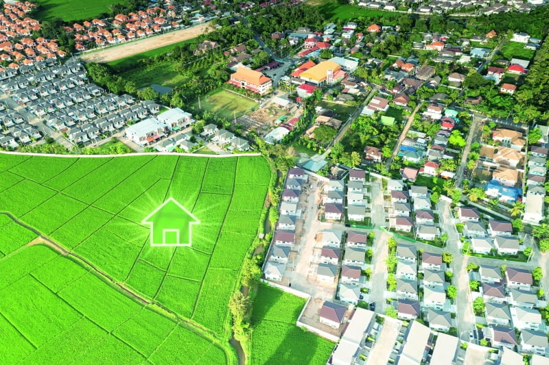 Dom na wąskiej działce. Jak z ograniczeń uczynić atut?