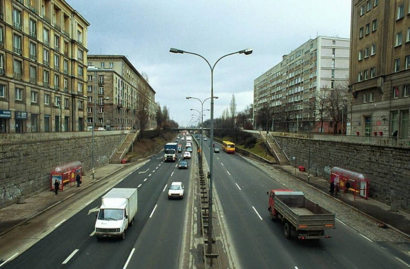 Trasa Łazienkowska w 2000 roku między pl. na Rozdrożu a Marszałkowską 15.03.2000 WARSZAWA - TRASA LAZIENKOWSKA POMIEDZY MARSZALKOWSKA I PL.NA ROZDROZU JM4157 SLOWA KLUCZOWE: ULICE ZDJĘCIE DO WKŁADKI: GAZETA STOLECZNA