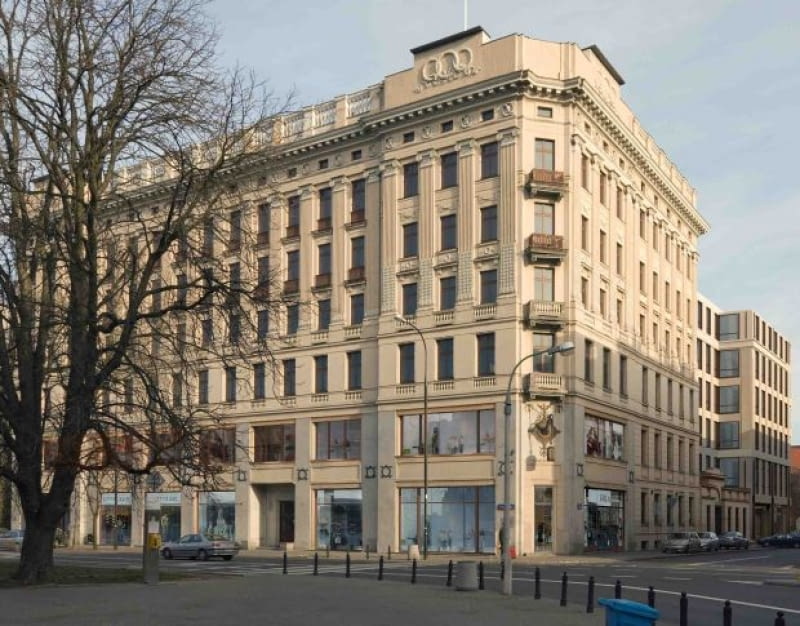 Budynek przy placu Małachowskiego Budynek przy placu Małachowskiego