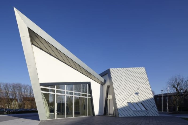 Libeskind Villa w Datteln powstała przy współpracy Daniela Libeskinda, pracowni architektonicznej proportion GmbH i producenta blachy tytan-cynkowej - niemieckiej firmy Rheinzink. Willa Libeskinda w Dateln