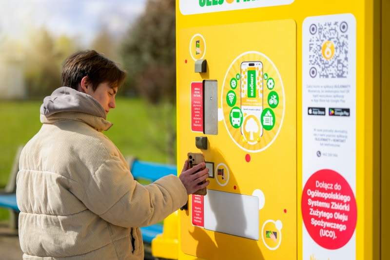 Warszawa z pierwszym Olejomatem - automat do zbiórki zużytego oleju stanął przed CH Wola Park