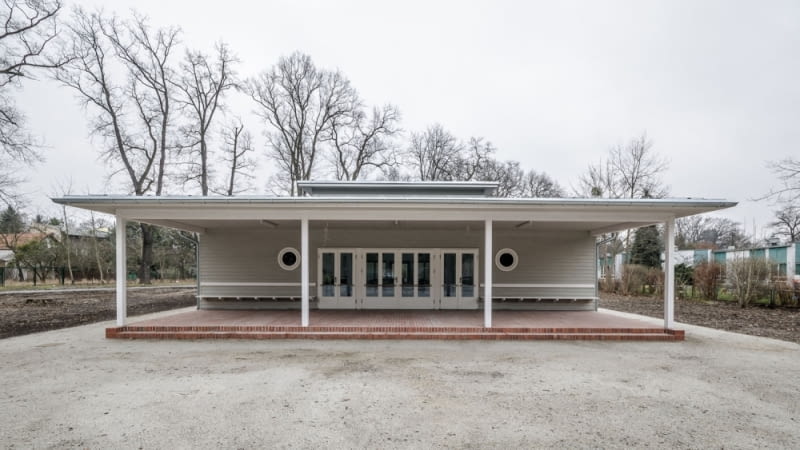 Siedziba Dolnośląskiej Okręgowej Izby Architektów RP we Wrocławiu. Mieście się w zrewitalizowanym przedszkolu na osiedlu WUWA. Siedziba Dolnośląskiej Okręgowej Izby Architektów RP we Wrocławiu. Mieście się w zrewitalizowanym przedszkolu na osiedlu WUWA.