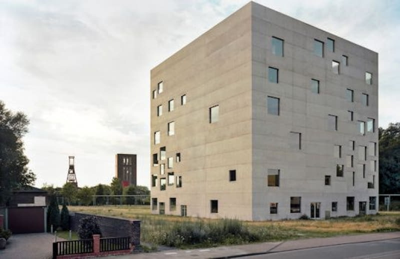 Szkoła designu na terenie kopalni Zollverein projektu japońskiego studia SAANA Szkoła designu na terenie kopalni Zollverein projektu japońskiego studia SAANA