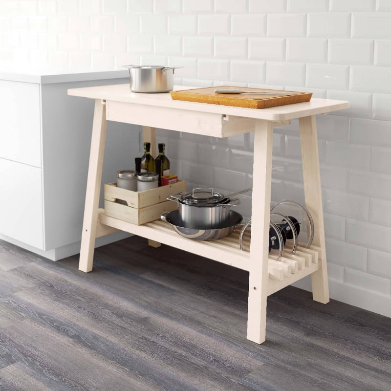 Pokrywki ustawione pionowo na półce z listewek zajmą mało miejsca i z pewnością z niej nie spadną. NORRAKER, 120 x 50 cm, wys. 85 cm, 499 zł, IKEA Pokrywki ustawione pionowo na półce z listewek zajmą mało miejsca i z pewnością z niej nie spadną. NORR?KER, 120 x 50 cm, wys. 85 cm, 499 zł, IKEA