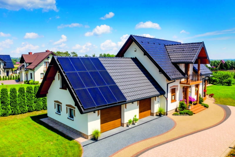Dach z fotowoltaika
