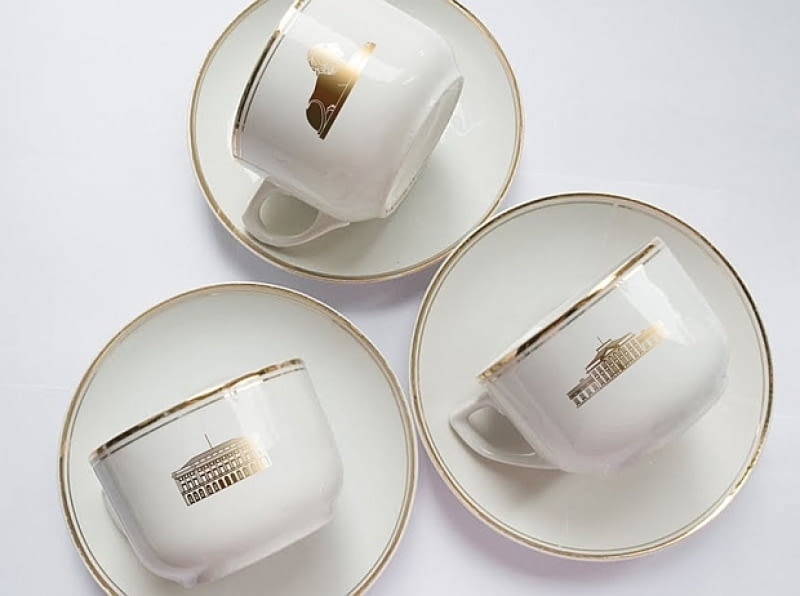 Filiżanki z linii produktów promocyjnych dla Kancelarii Prezydenta, stworzonych przez Katarzynę Wyrozębską (MOZCAU) MOZCAU, porcelana, polska porcelana, polski projekt, filiżanka, prezydent RP, pamiątka od prezydenta