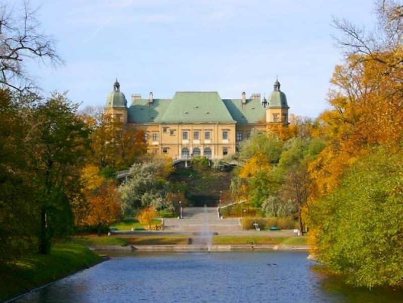 Widok na zamek Ujazdowski na osi Kanału Piaseczyńskiego Widok na zamek Ujazdowski na osi Kanału Piaseczyńskiego