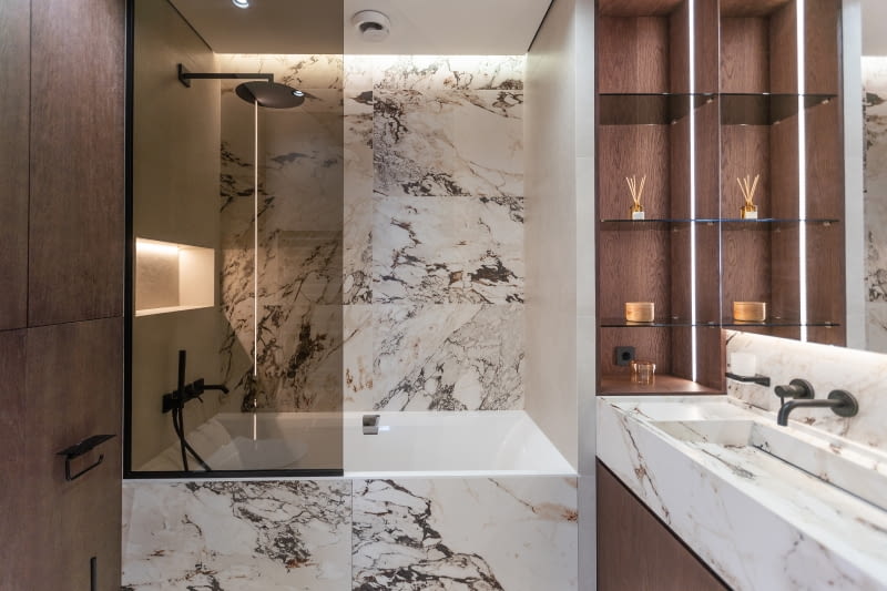 Półki i szafki w łazience