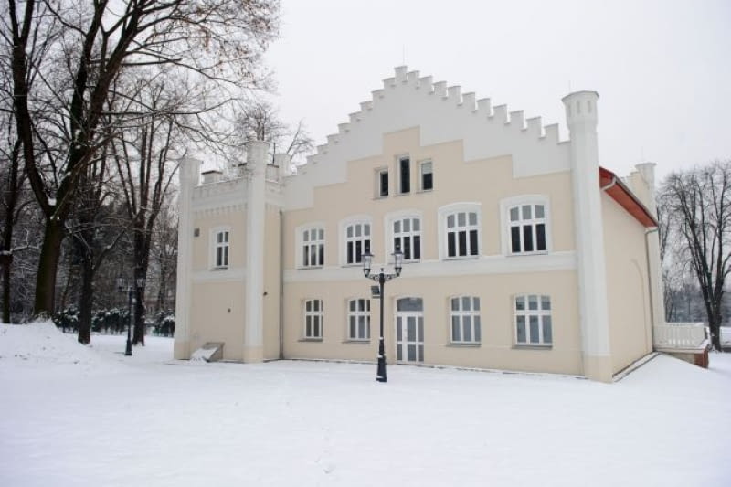 Tarnów. Pałacyk w Parku Strzeleckim TARNOW PALACYK PARK STRZELECKI PAWEL TOPOLSKI