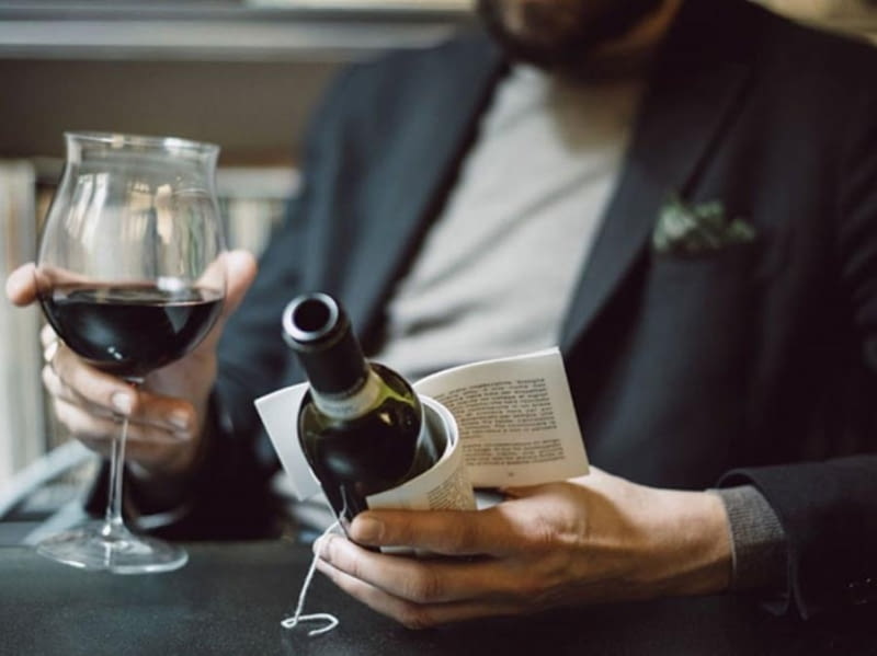 Wino Librottiglia dla miłośników literatury Wina z opowiadaniami na etykietach dla miłośników trunków i literatury