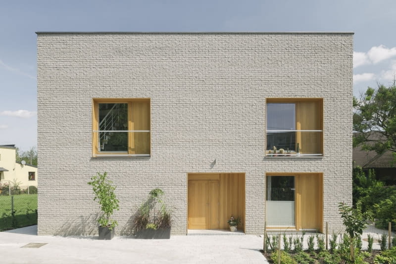 Jednorodzinny dom w Warszawie o powierzchni 265 mkw. Projekt: MFRMGR ARCHITEKCI: Marta Frejda, Michał Gratkowski, Waldemar Nowicki, Jarosław Urbański