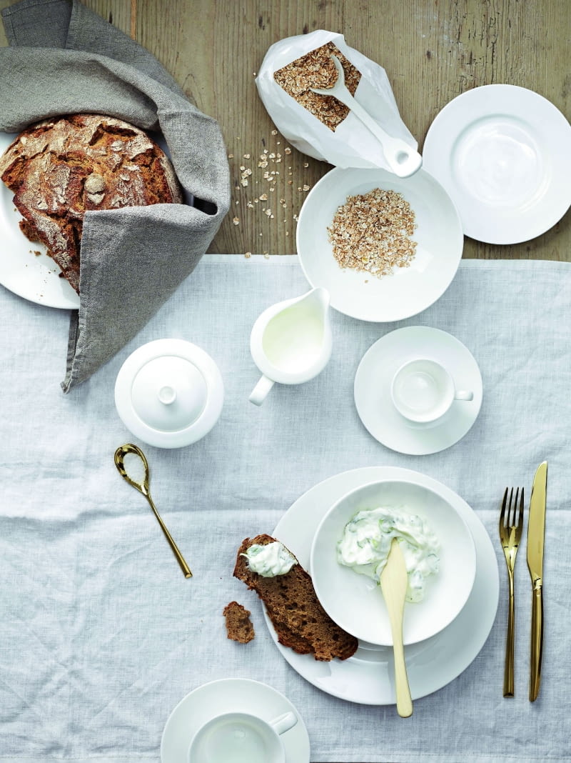 Cała siła w bieli Kolekcja Jade Weiss Rosenthala cieszy się wielką popularnością. Minimalistyczna linia białej porcelany to gwarancja elegancji, nowoczesności i klasy. Spójrzcie, jak pięknie i odświętnie wygląda w towarzystwie złotych sztućców./Fot. Rosenthal Cała siła w bieli Kolekcja Jade Weiss Rosenthala cieszy się wielką popularnością. Minimalistyczna linia białej porcelany to gwarancja elegancji, nowoczesności i klasy. Spójrzcie, jak pięknie i odświętnie wygląda w towarzystwie złotych sztućców./Fot. Rosenthal