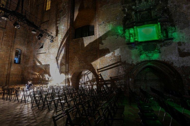 Wnętrze Centrum Sztuki Galeria El Rozświetlony Elbląg. Zakończyły się warsztaty dla studentów architektury - ARCHITEKTOUR 2014
