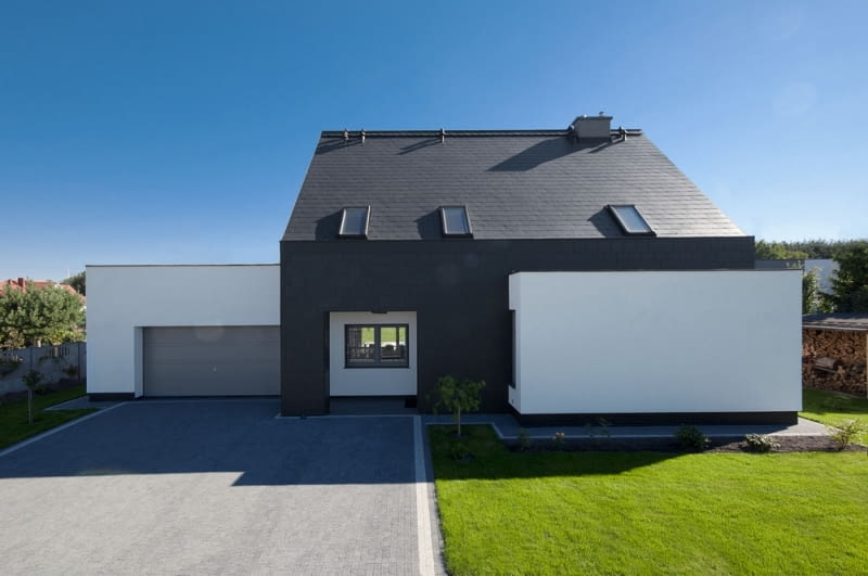 Skromny dom z basenem to pierwsza realizacja architektów skupionych w Nowej Grupie Projektowej Skromny dom z basenem to pierwsza realizacja architektów skupionych w Nowej Grupie Projektowej