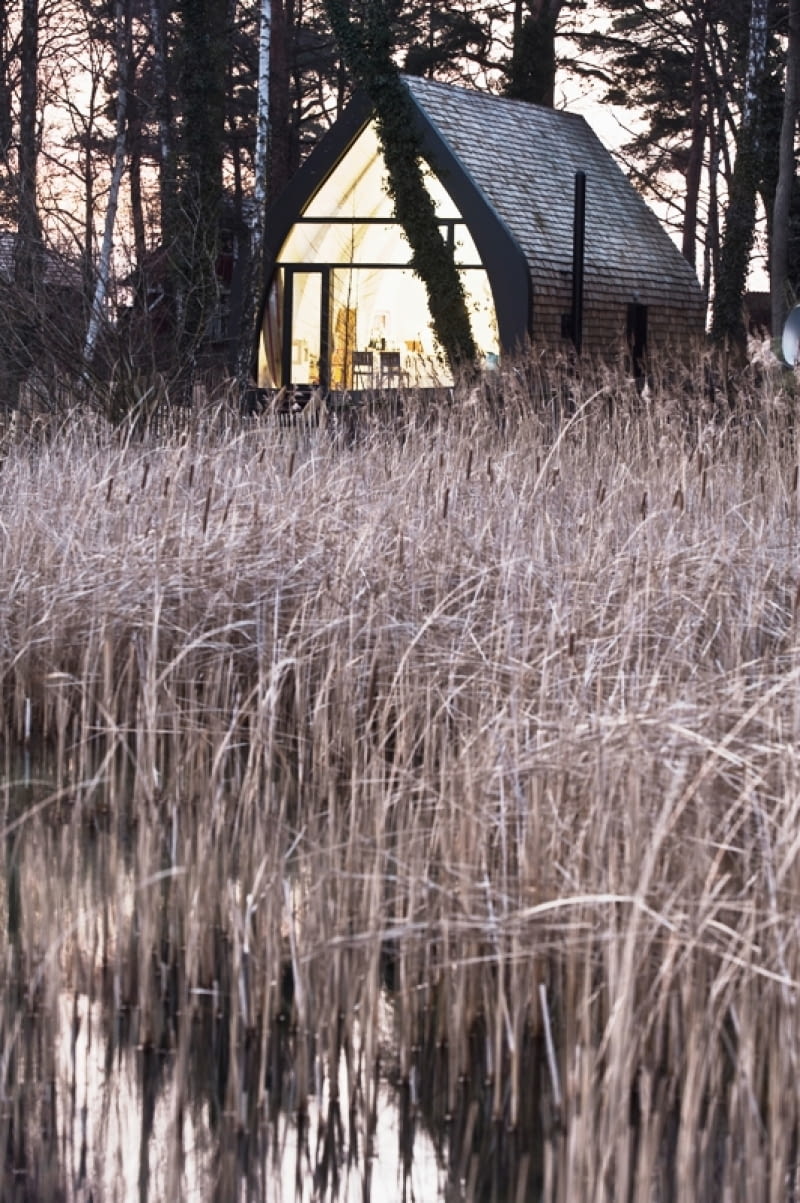 Dom letniskowy nad jeziorem w Niemczech projektu Pfeiffer Architekten z Berlina niemcy, dom, drewno, elewacja
