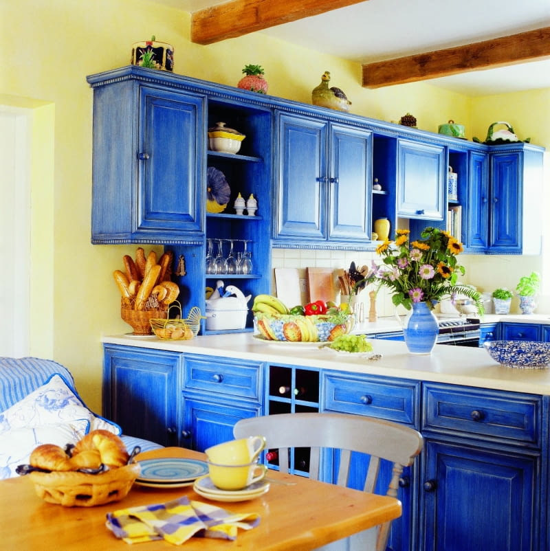 &Blue cabinets in country-style kitchen