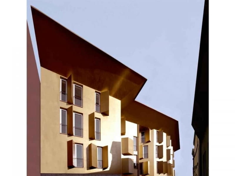 Palazzo d`Oro, czyli dom ze złota w Montesarchio we Włoszech projektu Gambardella Architetti złoto, modernizacja, włochy, fasada, budynek