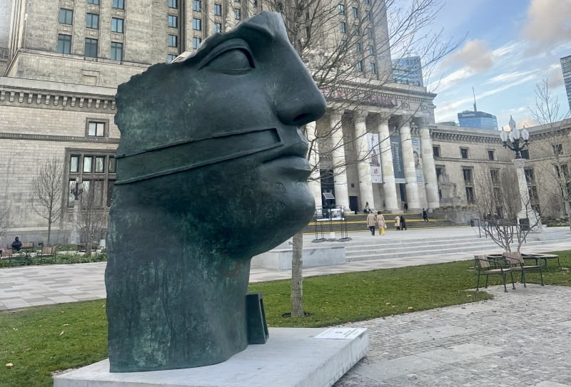 Igor Mitoraj "Tindaro" - monumentalna rzeźba na Placu Centralnym w Warszawie Igor Mitoraj "Tindaro" - monumentalna rzeźba na Placu Centralnym w Warszawie