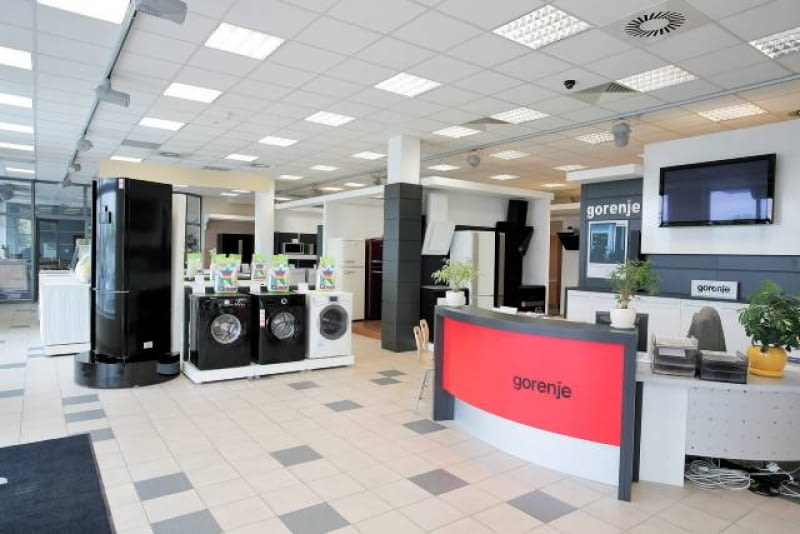 Urządzenia marki Gorenje to przykład nowoczesnego wzornictwa - wiele z nich ma modny czarny kolor oraz błyszczącą powierzchnię. 05.05.2010 OZAROW MAZOWIECKI , SALON FIRMOWY GORENJE .