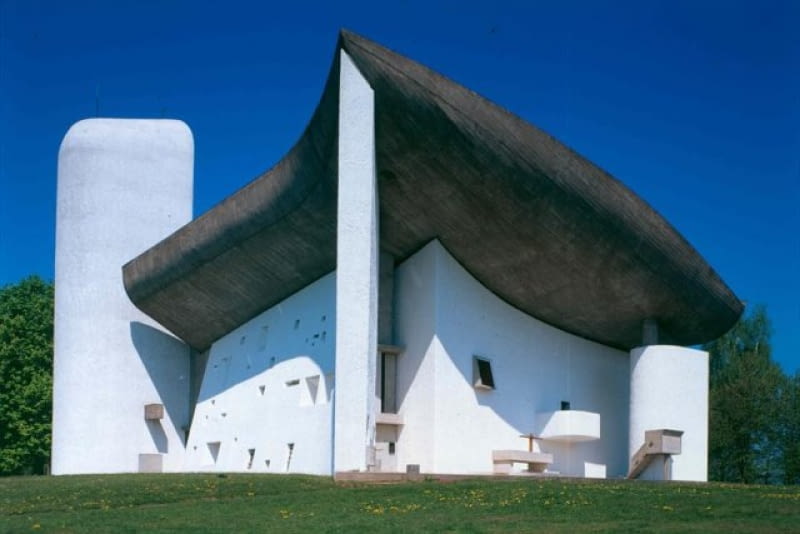 Notre-Dame du Haut w Ronchamp we Francji, proj Le Corbusier .Notre-Dame du Haut w Ronchamp we Francji, proj Le Corbusier