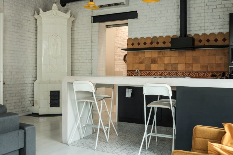 Mieszkanie z piecem kaflowym w starej kamienicy