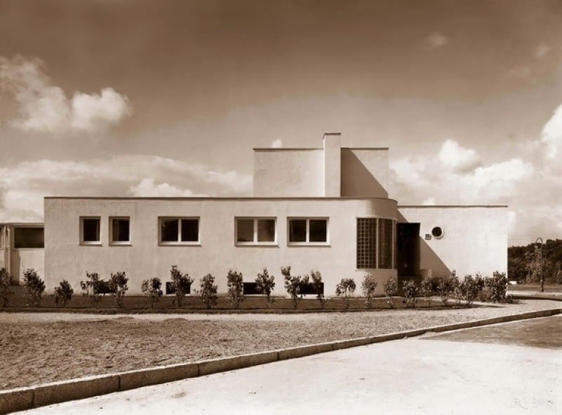 Budynek zaprojektowany przez Heinricha Lauterbacha w 1929 r. - Wystawa mieszkaniowa WUWA nr 35, budynek istnieje do dziś Budynek zaprojektowany przez Heinricha Lauterbacha
