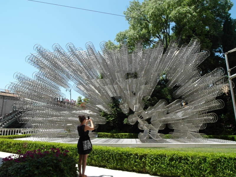 Instalacja Forever składa się z ponad tysiąca rowerów, autor Ai Weiwei, Wenecja Instalacja Forever składa się z ponad tysiąca rowerów, autor Ai Weiwei, Wenecja