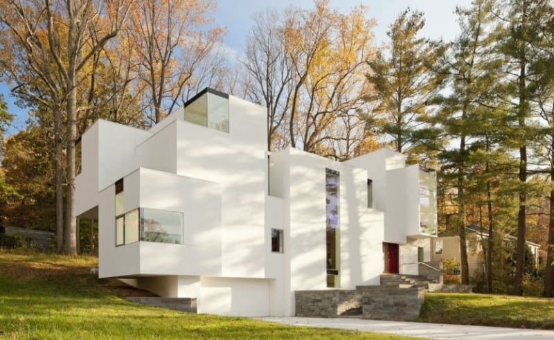 Rozbita na kilkanaście mniejszych kubików bryła, swój kształt zawdzięcza... soli kuchennej. Jej architekt, David Jameson inspirował się podobno kryształkami chlorku sodu, które są głównym jej składnikiem. Związek chemiczny posłużył też jako nazwa dla projektu. Biała willa pod Waszyngtonem, proj. David Jameson Architect
