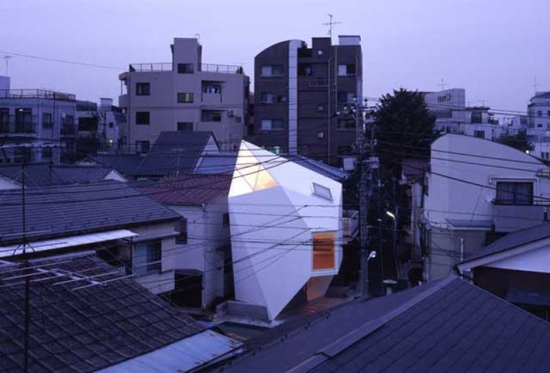 Reflection of Mineral - dom o powierzchni 45m2, Tokio, Japonia. Autor: Atelier Tekuto. Atelier Tekuto, Reflection of Mineral, dom, dom jednorodzinny, tokio, japonia