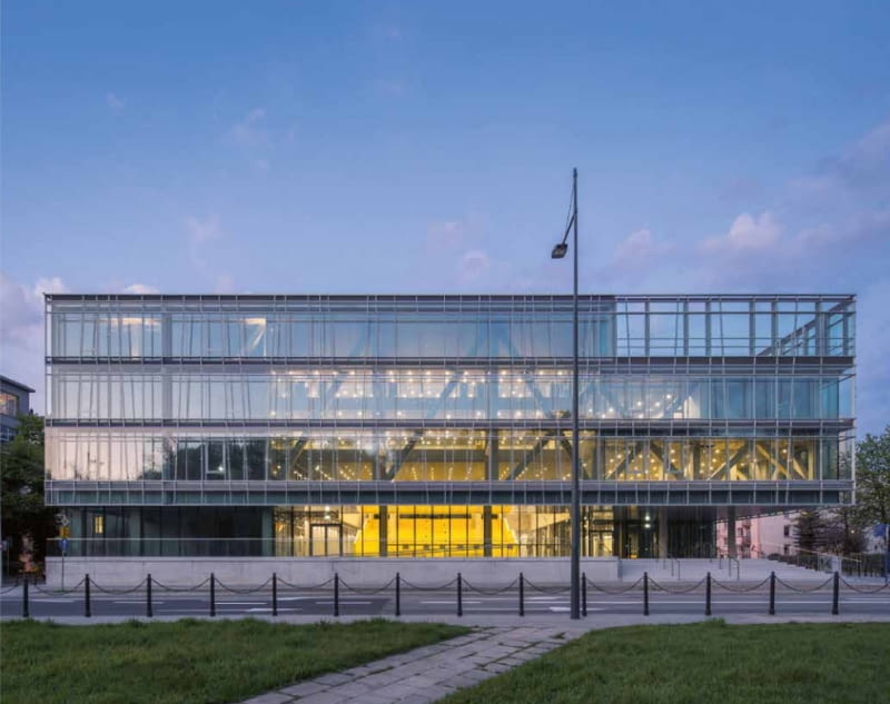 I MIEJSCE - NAZWA Wydział Lingwistyki Stosowanej i Neofilologii Uniwersytetu Warszawskiego LOKALIZACJA Warszawa PROJEKT Kuryłowicz & Associates sp. z o.o. WYKONAWCA ELEWACJI Widok sp. z o.o. sp. k. INWESTOR Uniwersytet Warszawski GENERALNY WYKONAWCA HOCHTIEF Polska SA I MIEJSCE - NAZWA Wydział Lingwistyki Stosowanej i Neofilologii Uniwersytetu Warszawskiego LOKALIZACJA Warszawa PROJEKT Kuryłowicz & Associates sp. z o.o. WYKONAWCA ELEWACJI Widok sp. z o.o. sp. k. INWESTOR Uniwersytet Warszawski GENERALNY WYKONAWCA HOCHTIEF Polska SA