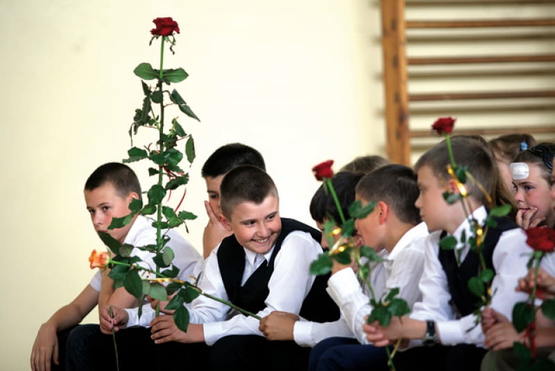 25.06.2010 BIALYSTOK , ZAKONCZENIE ROKU SZKOLNEGO W SZKOLE PODSTAWOWEJ NR 11 Z ODDZIALAMI INTEGRACYJNYMI IM KORNELA MAKUSZYNSKIEGO FOT. AGNIESZKA SADOWSKA / AGENCJA GAZETA