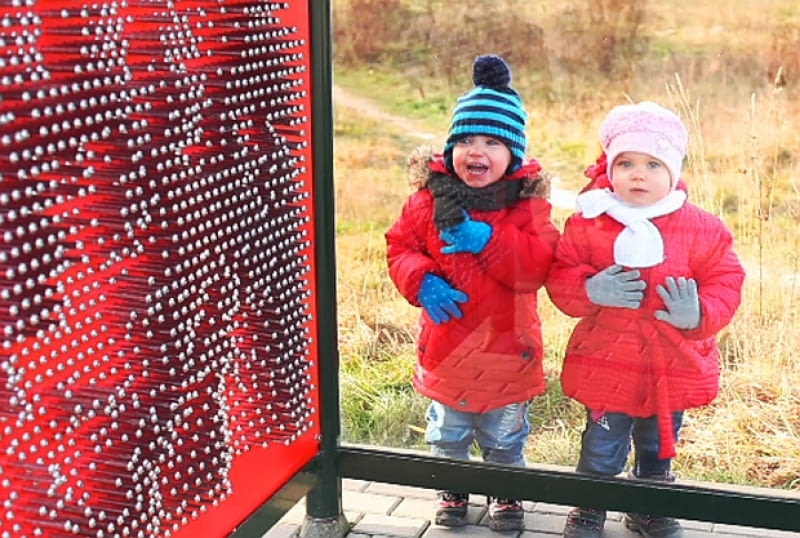 Metamorfoza przystanków autobusowych w Gdyni; proj. Dominika Janicka i Anna Jankowska (pracownia A12) przy współpracy Michała Idźkowskiego nowoczesne przystanki, design na przystanku, design w mieście