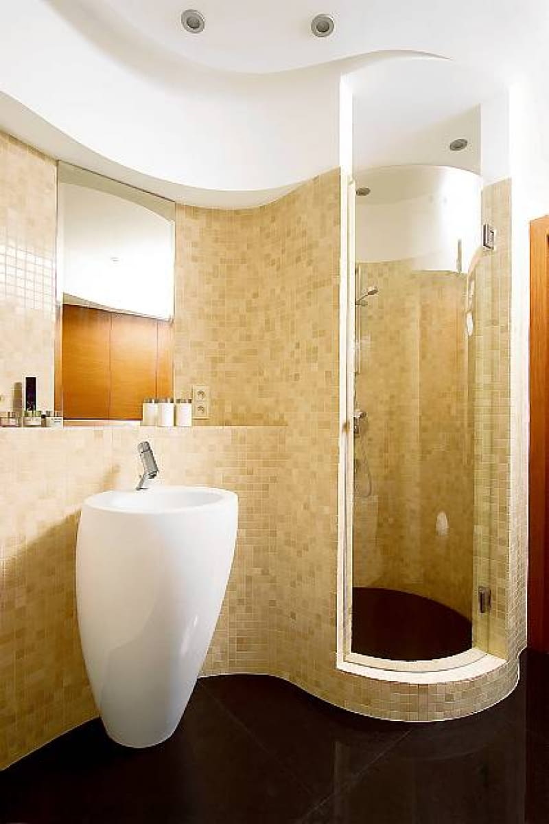 WNETRZA LAZIENKA ( BIALO - BEZOWA )