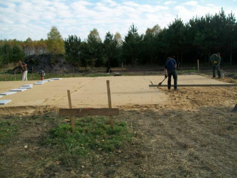 Wykonanie podbudowy z piasku układanego warstwami i zagęszczanego płyta fundamentowa, ile kosztują fundamenty, koszty budowy