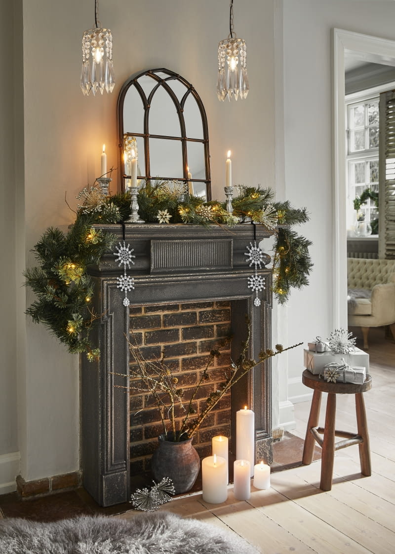 Luganville – ręcznie wykonany zestaw z kamionki. Zawiera cztery duże talerze, cztery małe talerze i cztery miski. 589 zł, loberon.pl Luganville – ręcznie wykonany zestaw z kamionki. Zawiera cztery duże talerze, cztery małe talerze i cztery miski. 589 zł, loberon.pl