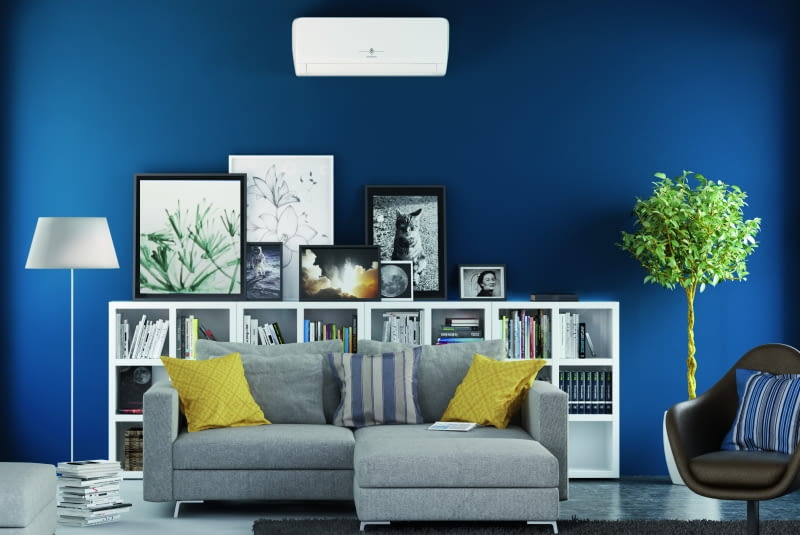 Inteligentny klimat w domu kW. Urządzenie pracuje w technologii DC Inverter i składa się z jednostki wewnętrznej UMS oraz zewnętrznej MOSE z wydajną sprężarką ROTARY DC INVERTER na czynnik R32. System zapewnia efektywne chłodzenie i ogrzewanie nawet w wymagających warunkach, przy